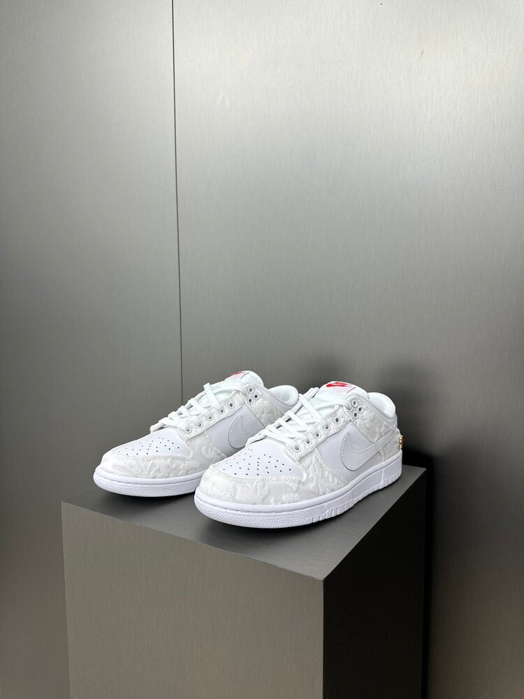 Nike Dunk SB Low Giver Her Flowers