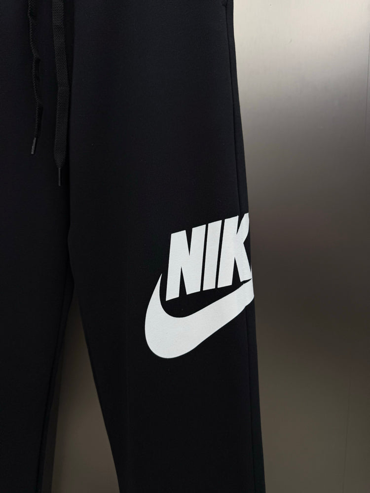 Calça Nike SWOOSH