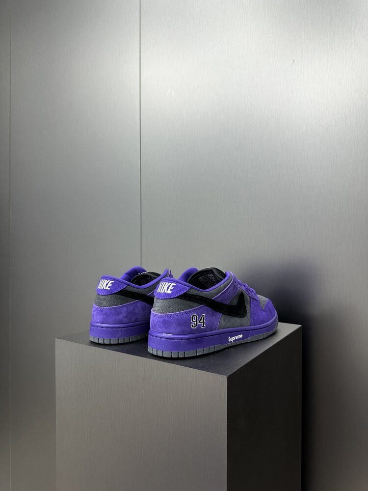 Tênis Nike Dunk SB Low Supreme