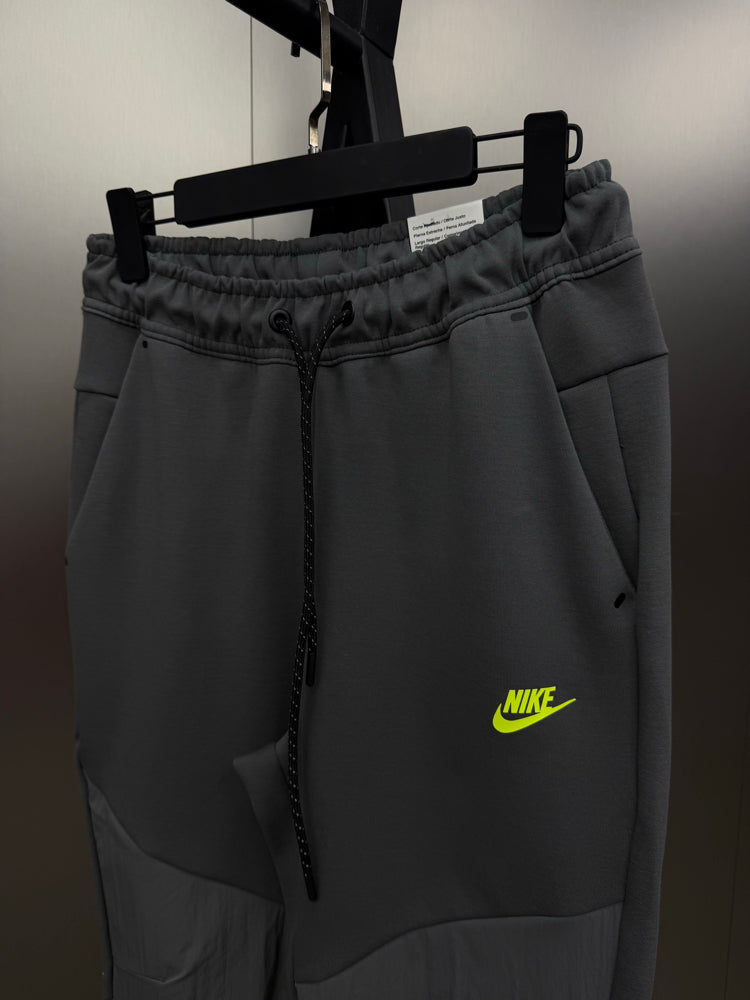 Calça Nike Tech Fleece Premium Jogger