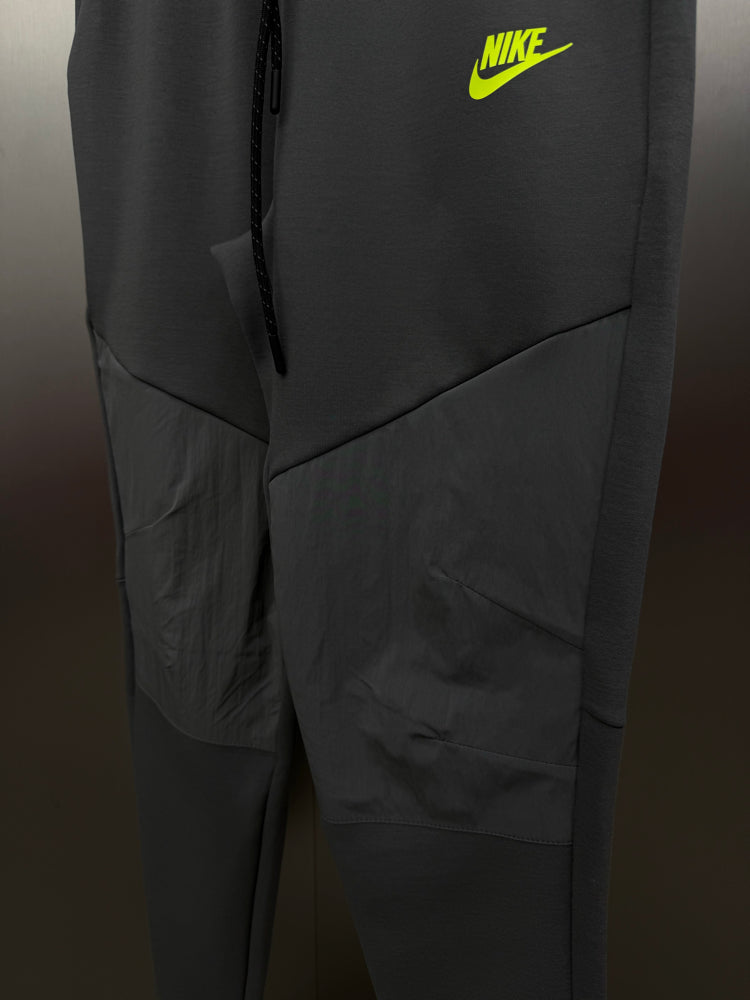 Calça Nike Tech Fleece Premium Jogger
