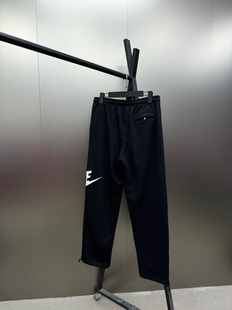 Calça Nike SWOOSH